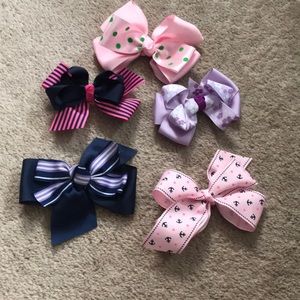 bundle of hair bow clips